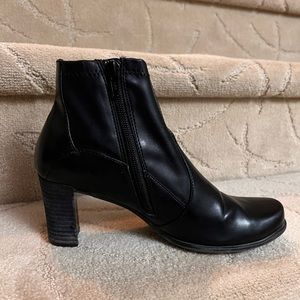 Etienne Aigner Boots - Black - 8 Wide